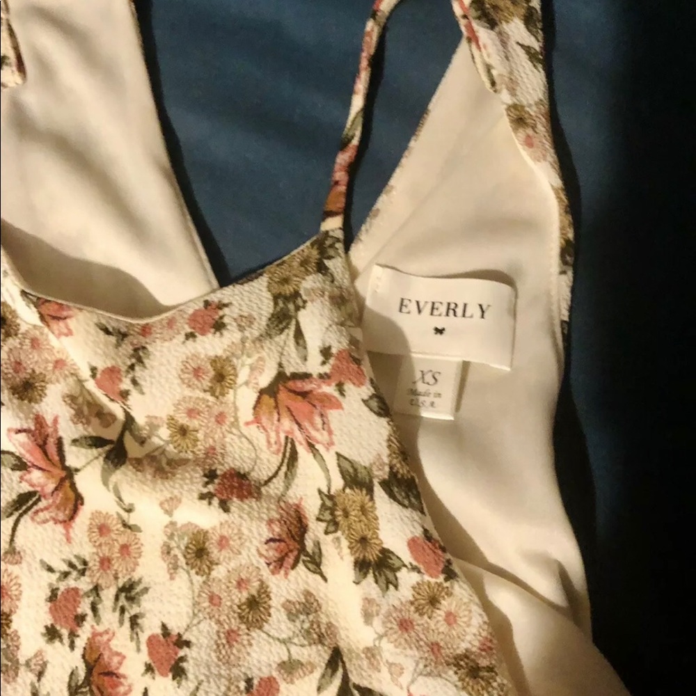 Everly Women Size XS Vintage Pattern Floral Dress